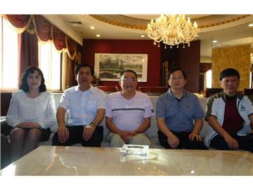 喀什市领导接见郑卫宁理事长一行