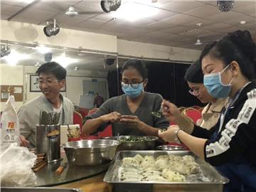 爱心人士陈清忠先生为残友集团的小伙伴们送来了丰盛的饺子盛宴
