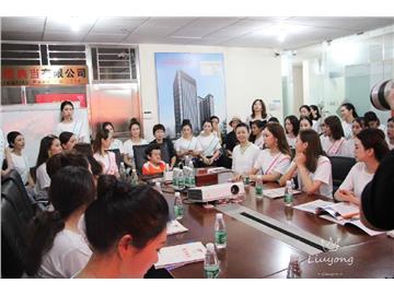 “全球联合选美盛典中国区组委会”领导及小伙伴们一行60多人莅临残友集团交流访问。