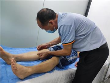 残友中医进社区慈善义诊活动